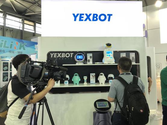 YEXBOT智能機器人 2018CES上海新品發布驚艷登場，技術引爆智能體驗